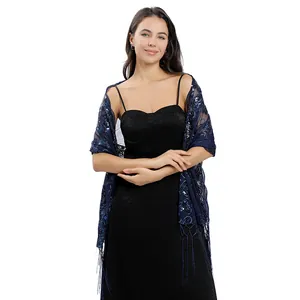 Elegant detailzicht van marineblauwe pailletten geborduurde sjaal met lange franjes