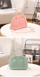 Mini-Muschel-Gelee-Handtaschen in Pink und Grün mit Perlenstruktur und Goldketten