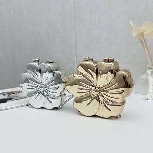 Mini borse a catena a forma di fiore metallico in oro e argento