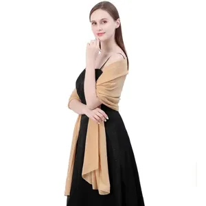 Châle élégant en mousseline de soie champagne pour robes de soirée et mariages.