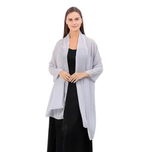 Châle élégant en mousseline gris clair pour robes de soirée et occasions de mariage