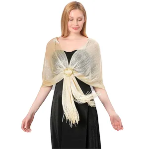 Elegante scialle dorato in filato metallico con fibbia lucida e frange per abiti da sera