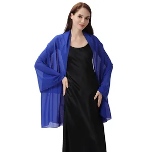 Detailansicht des eleganten königsblauen Schals aus Chiffon mit funkelnden Strasssteinen