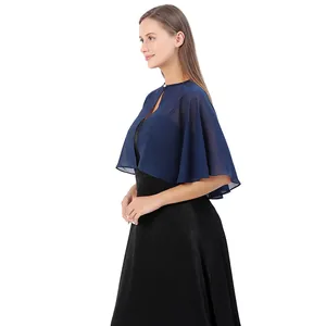 Seitenansicht des eleganten dunkelblauen Chiffon-Schals für Hochzeitsgäste und Abendmode