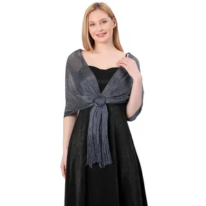 Sciarpa da sposa elegante in filato metallico grigio con fibbia rotonda e frange