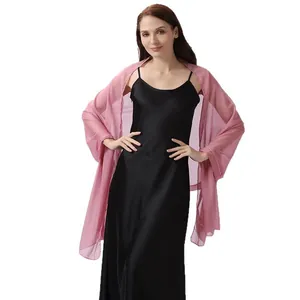 Elegante chal de noche en crepé de seda rosa brillante para bodas y fiestas especiales
