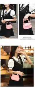 Élégant mini sac à main en gelée rose avec bandoulière chaîne sous différents angles