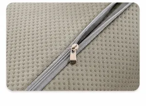 Close-up of durable metal zipper on a heated seat cushion ensuring smooth and safe use