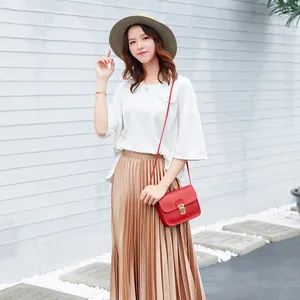 Minimalistische kleine rote Umhängetasche für Damen im Freizeit-Outdoor-Stil