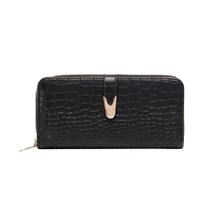 Cartera larga para mujer con diseño de cocodrilo negro y cierre de metal dorado