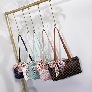 Bolso de Mano de PU Estampado para Mujer Moda Bolso de Hombro con Monograma Geométrico Retro con Decoración Pañuelo de Seda Bolso Tote Cuadrado Elegante