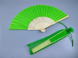 Abanico plegable verde vibrante con bolsa de regalo de organza