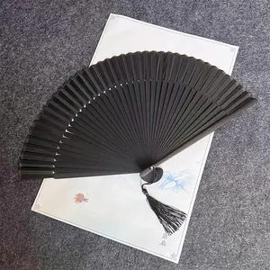 Elegante ventaglio pieghevole in bambù nero con nappa per danza o accessori Hanfu