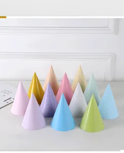 Set aus 16cm Makronen-Farben Party-Hüten für die Dekoration von Kindergeburtstagen.