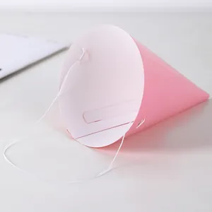 Rosa 16cm kegelförmiger Geburtstagshut aus Papier mit weißem elastischem Kinnband