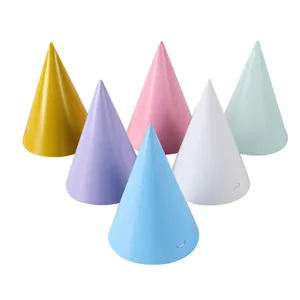Set mit 16 cm großen kegelförmigen Partyhüten in Macaron-Farben für Kindergeburtstage