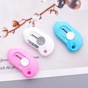 Mini taglierino portatile in colori pastello per tagliare carta e aprire pacchi regalo.