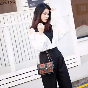 Stylish snake-print small square chain crossbody bag for women with color-block design