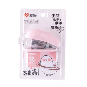 Niedliches rosa Mini-Heftgerät-Set mit Cartoon-Küken und Heftklammern in Verpackung