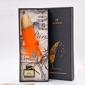 Détails d'un coffret cadeau de luxe avec stylo plume orange, encre et cinq plumes