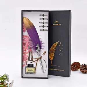 Set di penne calligrafiche vintage con calamaio e pennini di ricambio in scatola regalo.