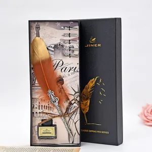 Coffret cadeau plume d'oie vintage avec encre et 5 plumes de rechange dans une boîte noire élégante.
