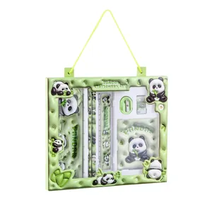 Niedliches Panda-Schreibwaren-Set 7-teilig für Kinder in einer grünen Geschenkbox