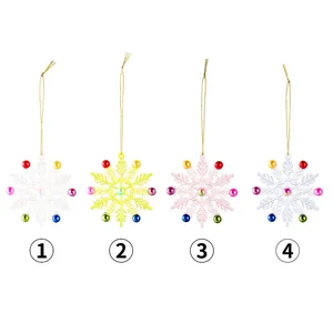 Set van 4 kleurrijke kerst sneeuwvlok ornamenten met kralen voor boomdecoratie
