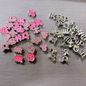 Detaillierte Ansicht von rosa Sternzeichen-Anhängern und Silberlegierungsperlen für DIY-Schmuck