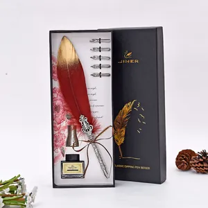 Set penna d'oca vintage rossa e oro con inchiostro e pennini in confezione regalo