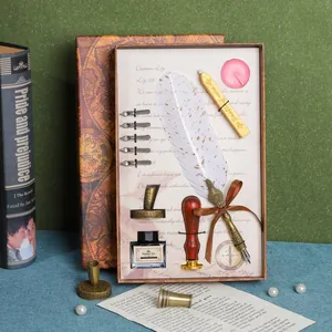 Exquisites Vintage-Schreibset mit Federkiel und Siegellack-Stempel im Landkarten-Stil