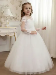 Elegantes weißes Blumenmädchenkleid mit Spitzenstickerei und voluminösem Tüllrock