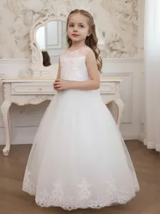 Elegantes weißes Spitzen-Blumenmädchenkleid mit Tüll-Netzrock für Hochzeiten.