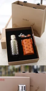 Coffret cadeau gourde isotherme en titane pur avec étui en cuir gaufré et cabas