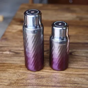 Bouteille Isotherme en Titane Pur Dégradé Violet Argent Texture Spirale Gourde Isolation Voiture Gobelet Thermique Portable Sport