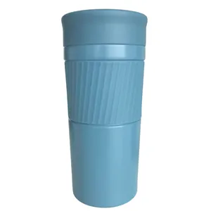 Premium blauwe 304 roestvrijstalen isoleerbeker met een getextureerde siliconen grip huls