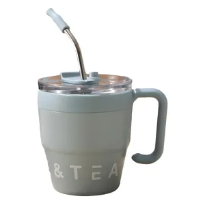 Isolierter Kaffeebecher aus Edelstahl 304 mit ergonomischem Griff und Trinkhalm