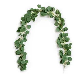 Vue détaillée d'une guirlande d'eucalyptus artificielle avec des feuilles vertes