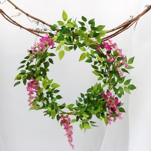 Elegante magenta kunstmatige blauweregen bloem slinger krans voor huis en bruiloft decor.