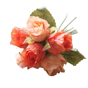 Realistischer künstlicher Seidenrosenstrauß in Pfirsichorange für die Hochzeit.