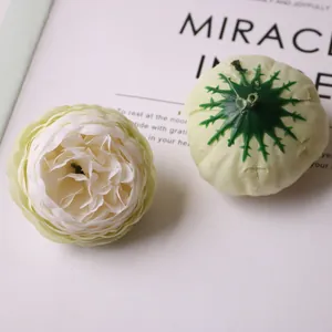 Gedetailleerde macro weergave van zijden pioenroos bloemhoofdjes voor DIY decoratie