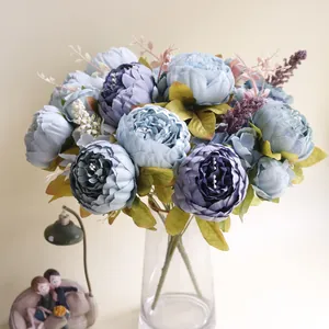 Elegante 13-köpfige vintage blaue und lila künstliche Pfingstrosen in einer klaren Glasvase