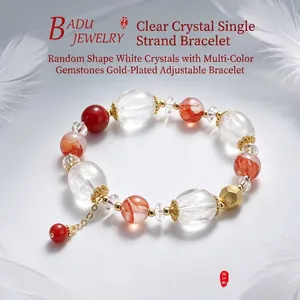 Naturweißes Kristall- und rotes Edelstein-Perlenarmband mit verstellbarer Goldkette