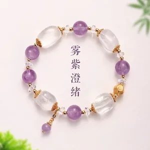 Elegantes Armband aus natürlichen weißen Kristallen und lila Amethysten mit Goldakzenten