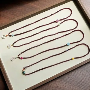 Élégants colliers en grenat avec pendentifs en quartz rose naturel et jade ruyi lock