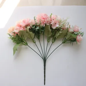 Vue détaillée d'un bouquet de roses artificielles roses à 7 tiges pour décoration