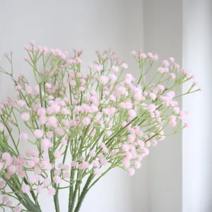 Detaillierte Ansicht rosa künstlicher Schleierkrautblüten für Heim und Hochzeit