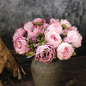Künstlicher rosa Pfingstrosenstrauß mit 13 Köpfen in einer rustikalen Keramikvase