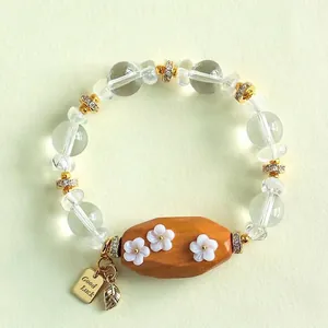 Bracelet vintage fait main en cristal avec fleur en bois et breloque Good Luck