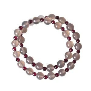 Pulsera de ágata gris natural y granate para mujer con elegante diseño de doble capa.